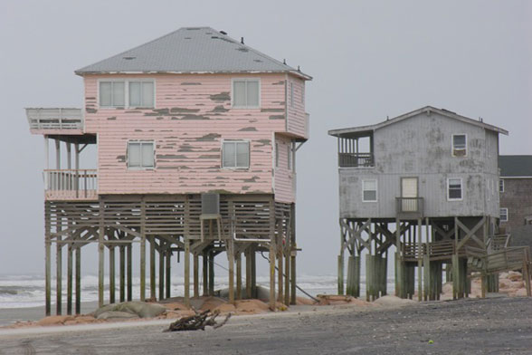 Rising ocean and shoreline erosion at South Nags Head, North Carolina (Photo © Orrin Pilkey & Norma Longo)