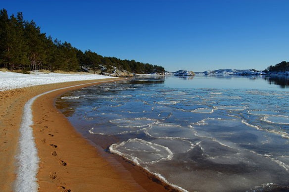 norway-beach-snow