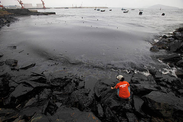 china oil spill greenpeace