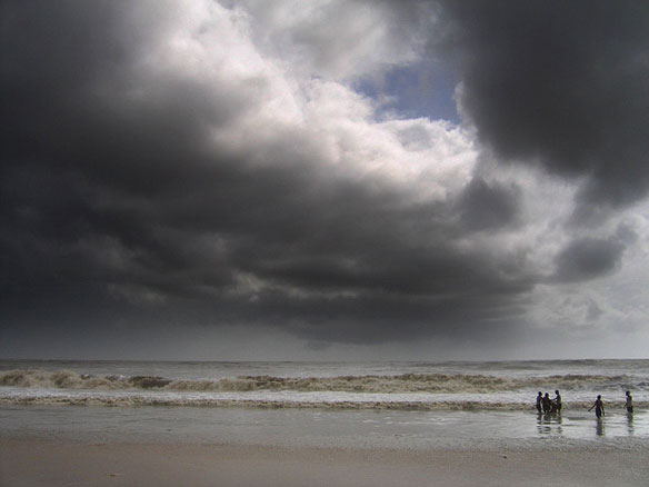beach-juhu-india-clouds