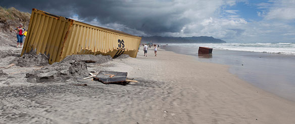 rena-container-beach