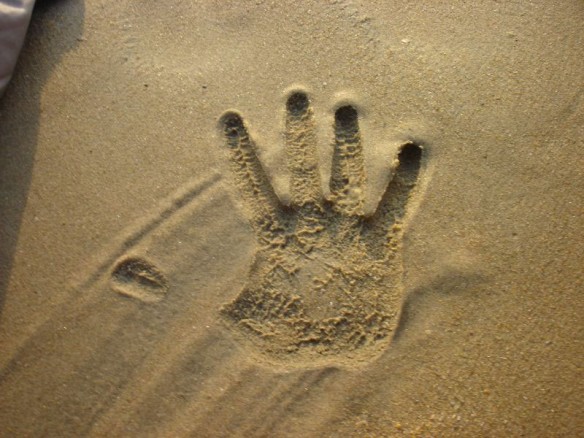 sand-hand-print