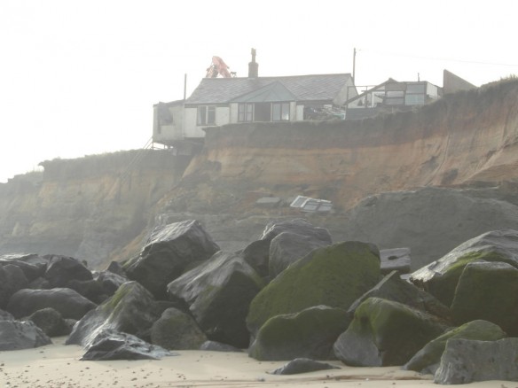 houses-coastal-erosion-uk1