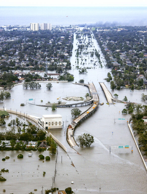 Flooding of New Orleans from Hurricane Katrina in 2005 (Photograph by Petty Officer 2nd Class Kyle Niemi, US Coast Guard via Wikimedia Commons).